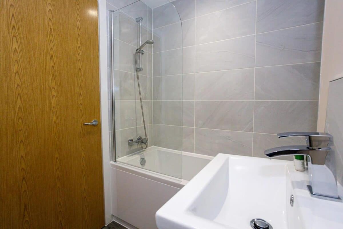 Stylish And Modern 1 Bedroom Apartment Manchester Bagian luar foto
